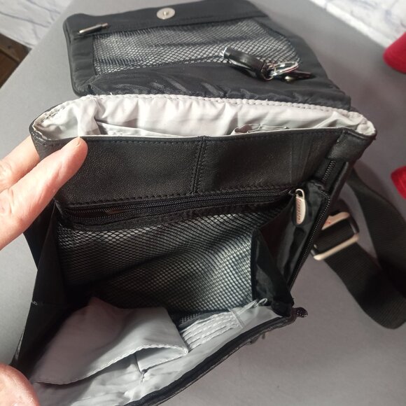 Travelon Black Crossbody Travel Bag Organizer Multi Zip Like New - Picture 7 of 12